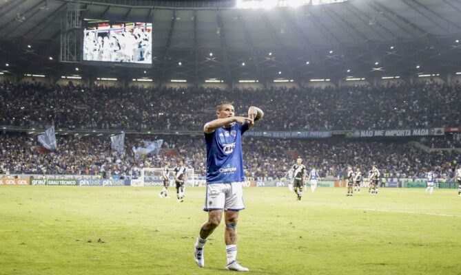 Dia da glória! Cruzeiro derrota o Vasco e retorna à Série A do Brasileiro