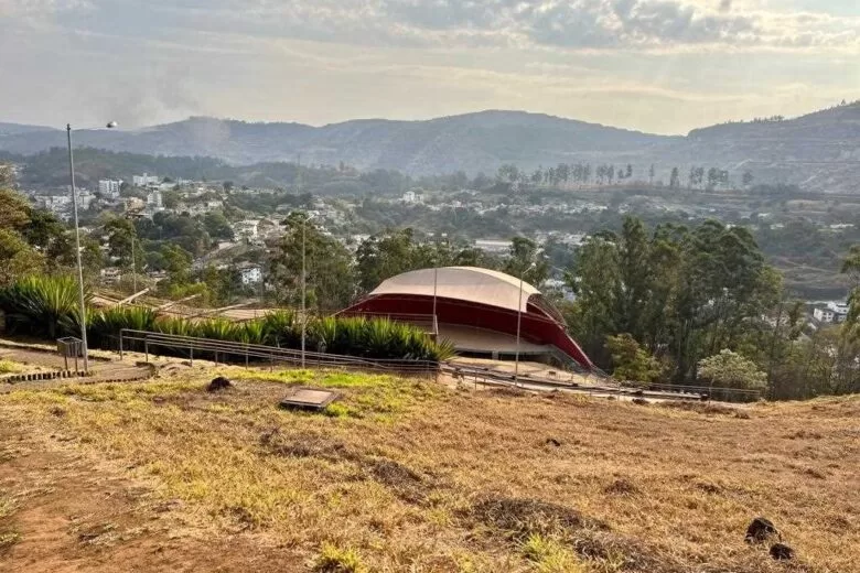 Itabira: começa a reforma da Concha Acústica, no Pico do Amor