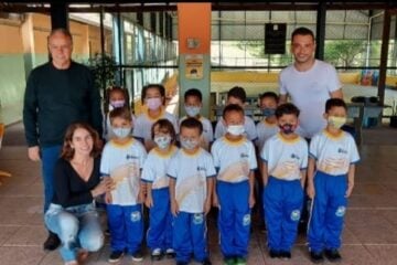 Estudantes das escolas municipais de São Gonçalo recebem kits de uniformes