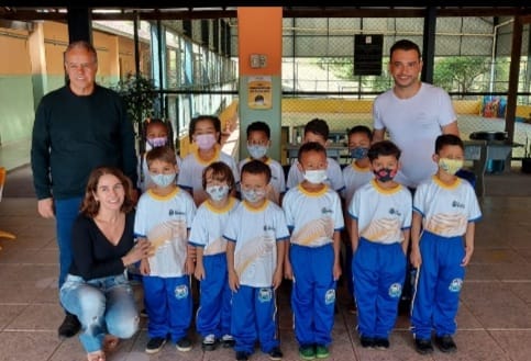 Estudantes das escolas municipais de São Gonçalo recebem kits de uniformes