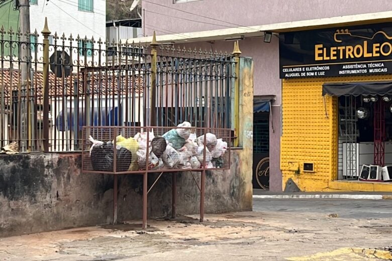 Monlevade recebe a instalação de lixeiras em vários pontos estratégicos