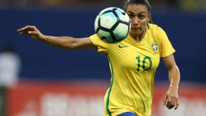 Marta chama de "lamentável" assédio de torcedor a repórter; CBF pede punição