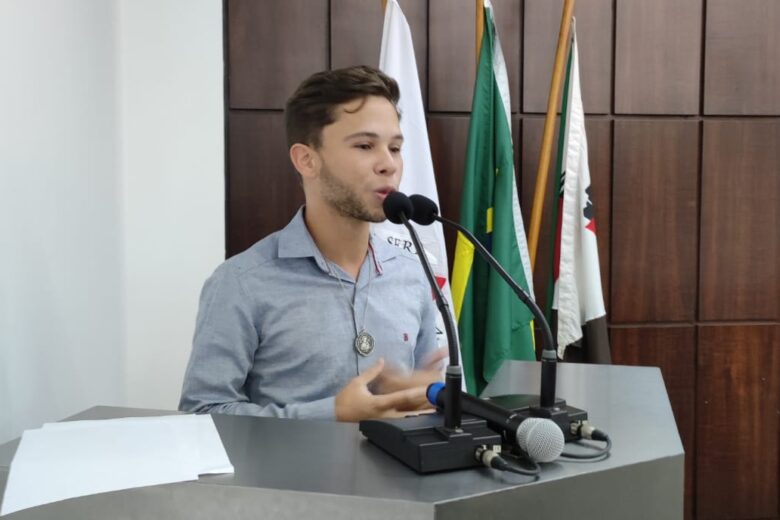 Jovem monlevadense é homenageado por participação em Festival de Música Católica