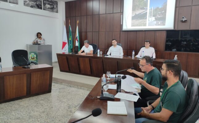 Moradora do bairro Santa Cruz cobra melhorias na Câmara de Monlevade