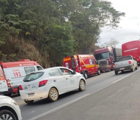 motociclista-e-socorrido-em-estado-grave-apos-colisao-com-carreta