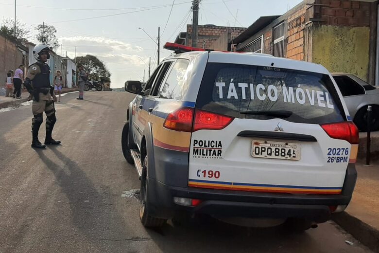 Motorista é baleado e atropela idoso no Santa Marta