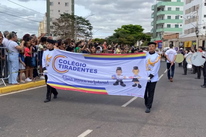 Colégio Tiradentes realiza desfile cívico; VEJA AS FOTOS