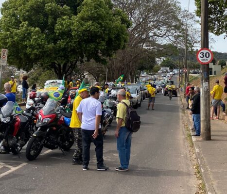 Itabiranos realizam carreata e motociata pró-Bolsonaro