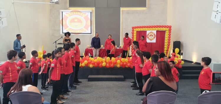 Após sofrer golpe, bombeiros civis de Itabira finalizam curso com pequenos aprendizes