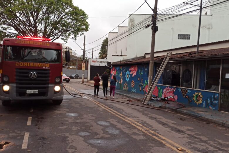 Incêndio no Instituto ITI mobiliza bombeiros no Centro de Itabira