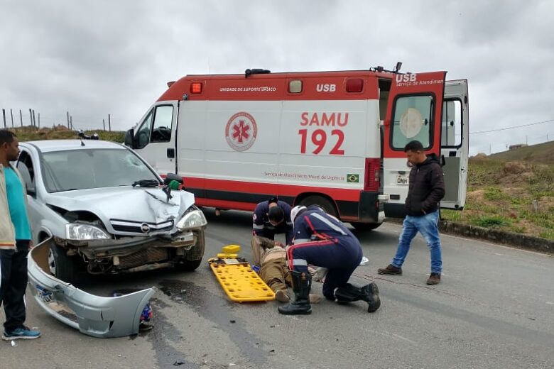 Colisão frontal deixa motociclista ferido em Itabira