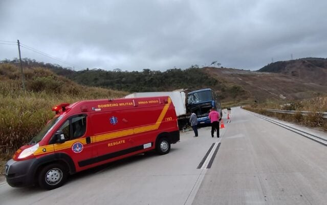 onibus-bate-na-traseira-de-caminhao-na-br-381-em-antonio-dias