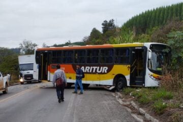 BR-381: acidente entre carro e ônibus deixa uma vítima fatal