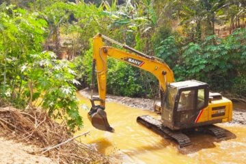 Prefeitura de Santa Bárbara realiza desassoreamento nos rios do município