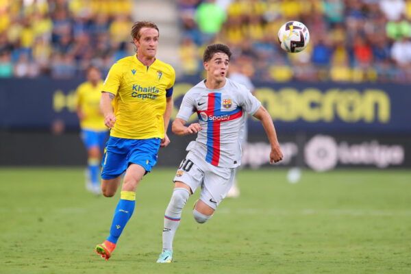 Barcelona goleia Cádiz em jogo e torcedor sofre ataque cardíaco na arquibancada