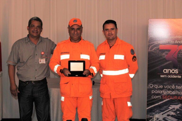 Mina do Andrade faz 30 anos sem acidente de trabalho com tempo de perda; Bombeiros recebem homenagem