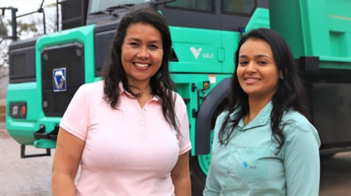 Mulher mineira é primeira pessoa a dirigir caminhão fora de estrada 100% elétrico