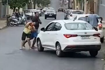 Imagens fortes: homem espanca e arrasta mulher pelos cabelos em BH