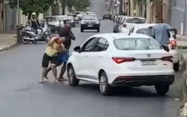 Imagens fortes: homem espanca e arrasta mulher pelos cabelos em BH