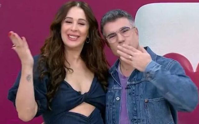Claudia Raia faz "chá revelação" no programa de Ana Maria Braga.