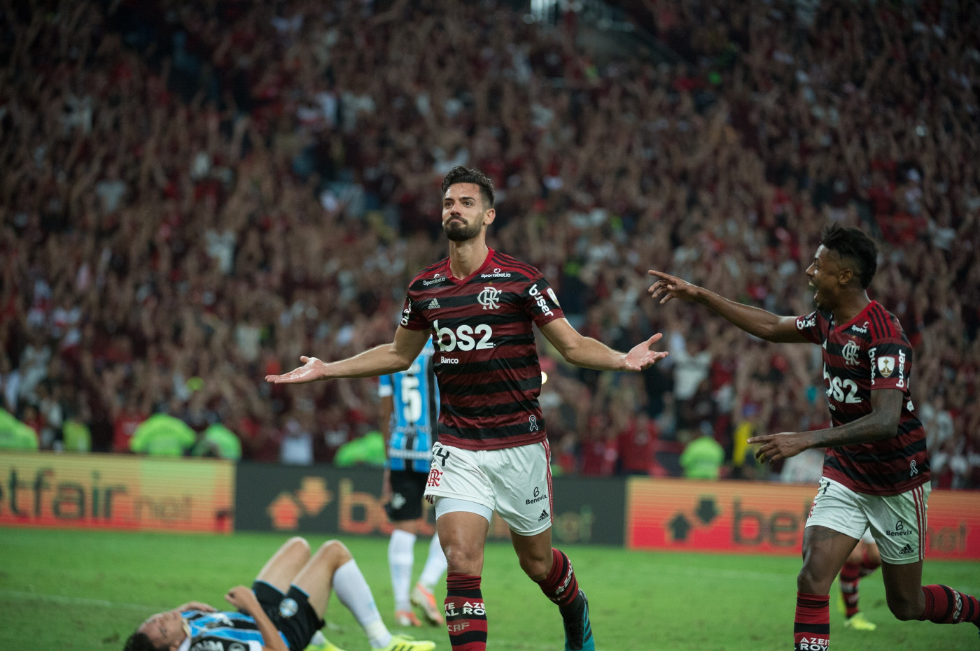 Ex-zagueiro do Flamengo, Pablo Marí conta cenas de terror após ser esfaqueado: “pessoa morreu na minha frente”