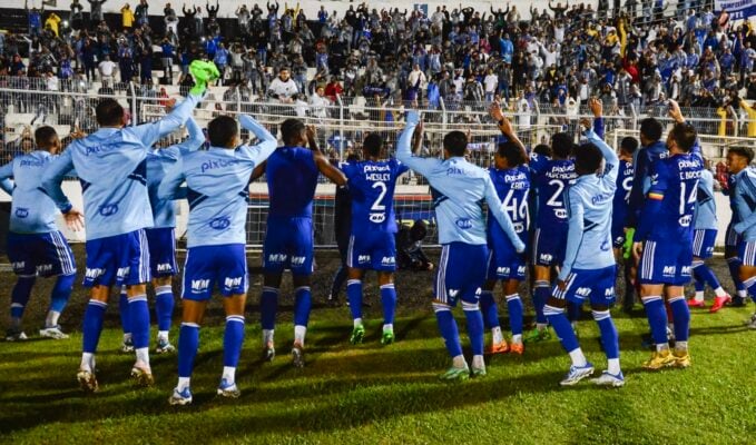 Cruzeiro é campeão da Série B, encerra jejum e quebra marca do Corinthians