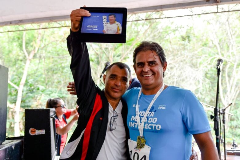 Inspiração para os corredores itabiranos, Tia Neném é homenageada na DMX Run