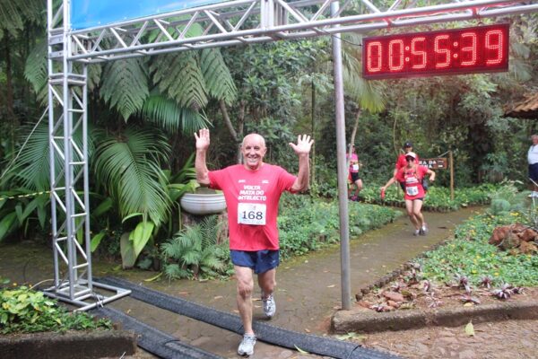 "Fiquei sabendo da corrida e reacendeu um espírito em mim", conta José de Oliveira, o mais velho a participar da DMX Run