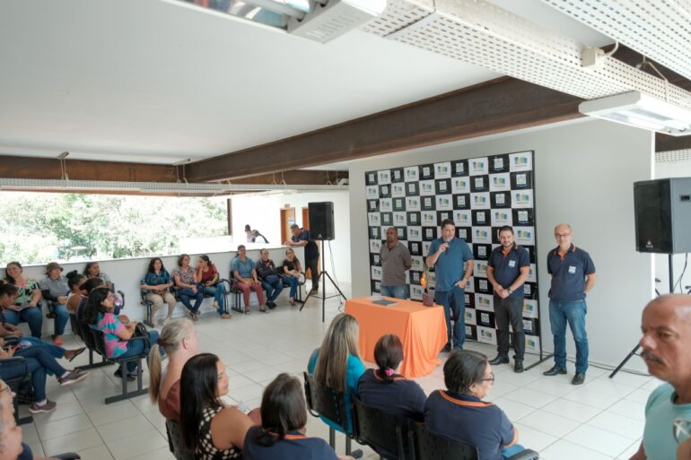 Santana do Paraíso homenageia servidores com mais de 10 anos de carreira
