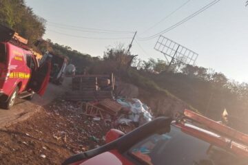 Motorista fica preso às ferragens em acidente na BR-381, em Santa Luzia