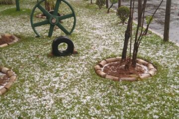 Nevou? Chuva de granizo causa estragos em Itabira; veja fotos