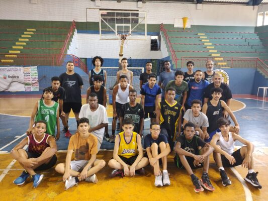 Equipe de basquete de Itabira participa da Taça Valadares, em João Monlevade