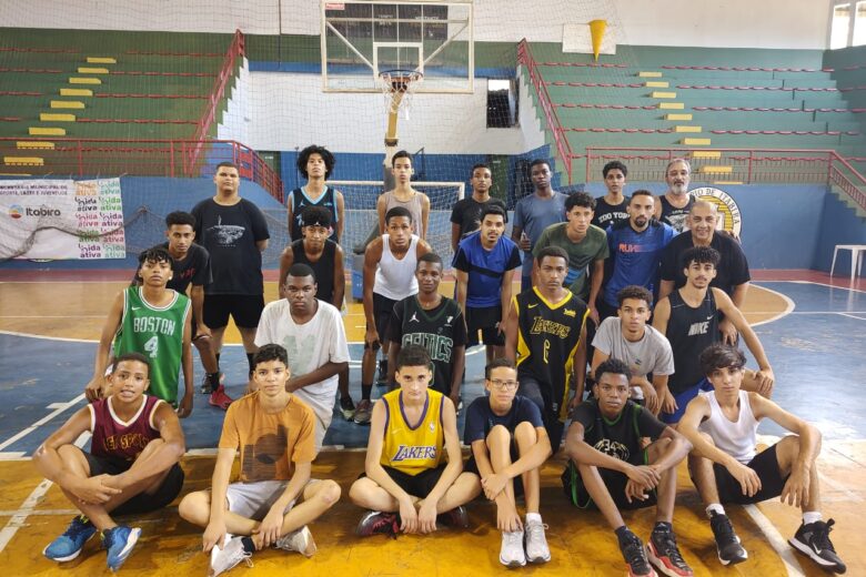 Equipe de basquete de Itabira participa da Taça Valadares, em João Monlevade