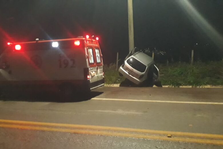 Motorista é socorrido pelo Samu após acidente no Conceição
