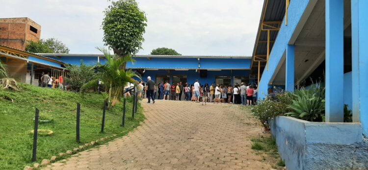 Votação começa com filas em diversas seções eleitorais de Itabira