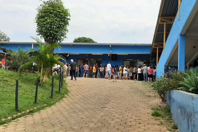 Votação começa com filas em diversas seções eleitorais de Itabira