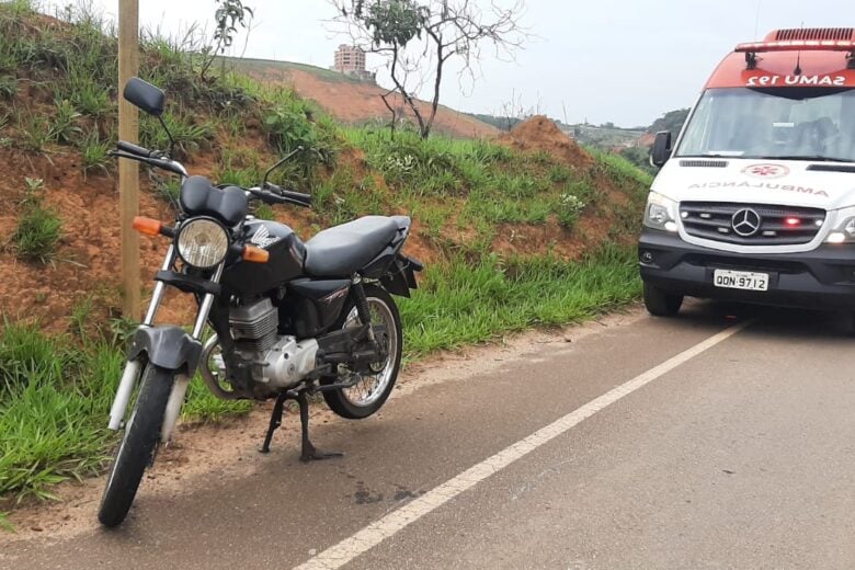 Casal é socorrido após acidente na Rua Humberto Campos