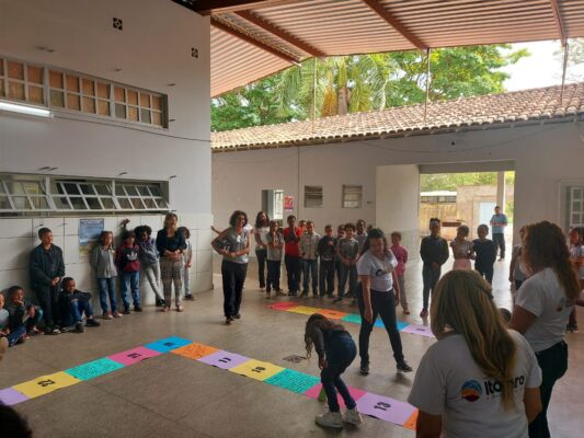 Itabira: Escola Alice Martins Fontes recebe ação de conscientização de adoção de animais