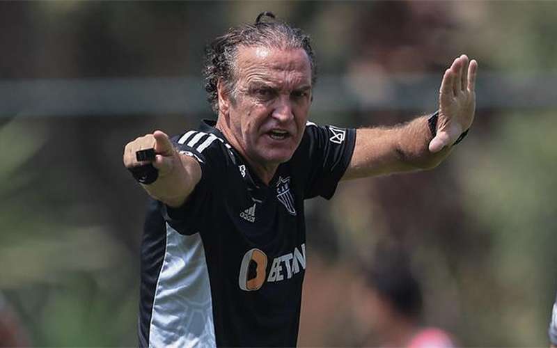 Cuca faz quatro mudanças no Atlético para jogo com Fluminense; veja o time