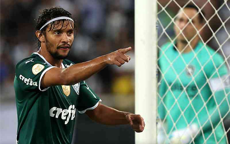 Palmeiras bate Botafogo de virada e amplia folga na liderança do Brasileiro