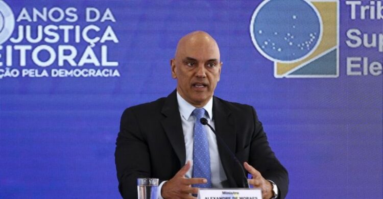 Alexandre de Moraes vê crescimento da "extrema direita" e fala em combatê-la