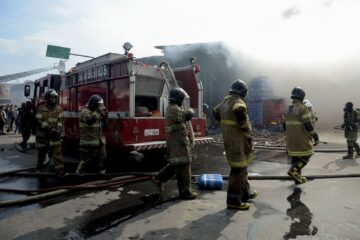 Incêndio atinge galpões da Ceasa, no Rio de Janeiro