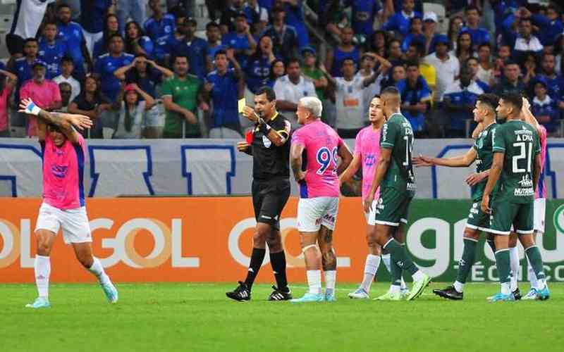 Cruzeiro x Guarani: árbitro relata ameaça de diretor e explica expulsões