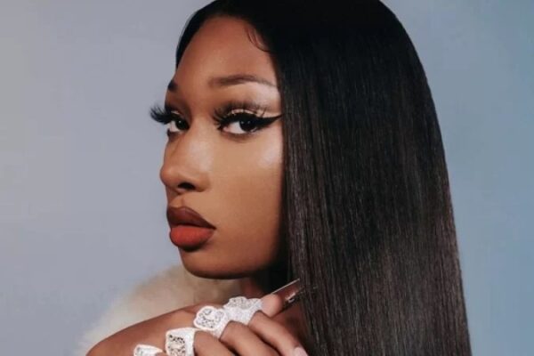 Megan Thee Stallion tem casa invadida e ladrões levam US$ 400 mil