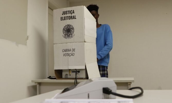 Posso votar no 2º turno se faltei ao primeiro? Entenda