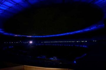 Mineirão recebe iluminação azul após Cruzeiro garantir título da Série B