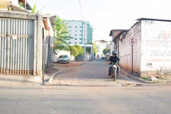 Após cobranças de moradores, obras na rua José Pedro Santos são concluídas em Monlevade