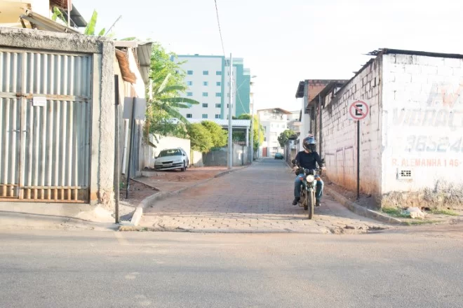 Após cobranças de moradores, obras na rua José Pedro Santos são concluídas em Monlevade