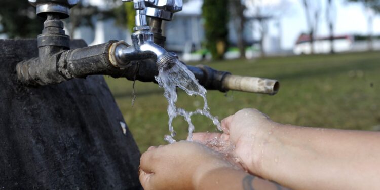 Saae emite comunicado alertando que o aumento de consumo de água durante a onda de calor pode causar desabastecimento