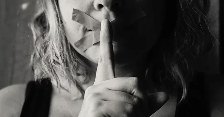 Mulheres vítimas de violência terão psicoterapia permanente no Rio